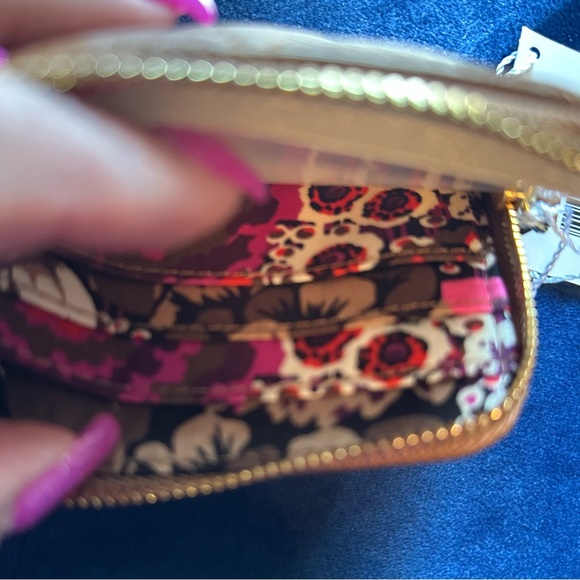 Vera Bradley Zip Card Case - all leather! - Picture 4 of 5